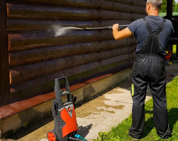 Log Home Pressure Washing in Richmond